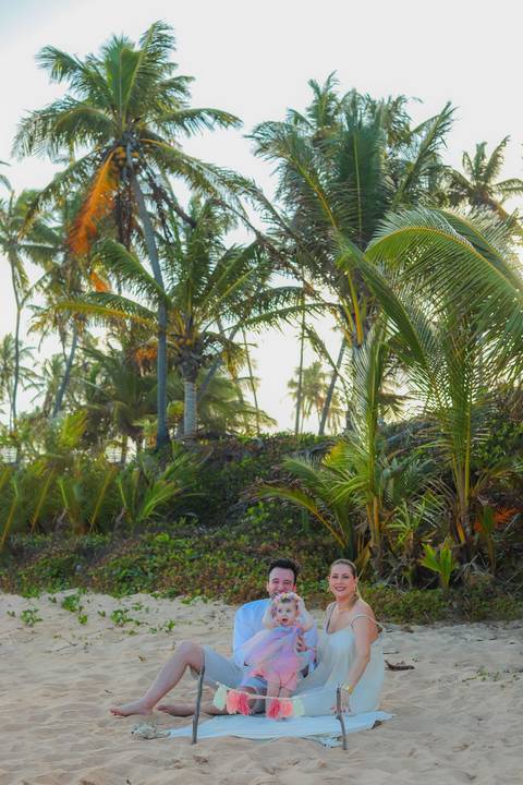 Pequenos passos na areia, grandes lembranças em família. O ensaio de 1 aninho da Celine no Iberostar Selection Praia do Forte transbordou amor, leveza e a energia única desse paraíso no litoral norte da Bahia.'
