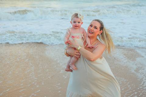 No Iberostar Selection Praia do Forte, a pequena Celine viveu um dia inesquecível com seus pais e familiares. O ensaio capturou o amor, a liberdade e o encanto da infância, com o mar da Bahia como testemunha.'