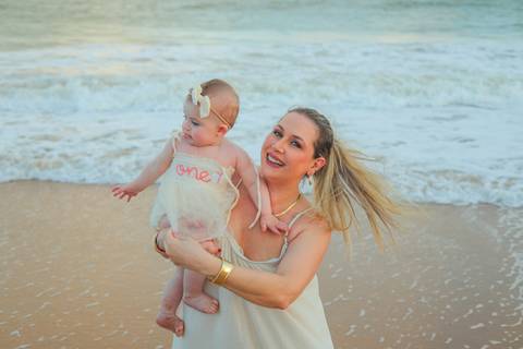 No Iberostar Selection Praia do Forte, a pequena Celine viveu um dia inesquecível com seus pais e familiares. O ensaio capturou o amor, a liberdade e o encanto da infância, com o mar da Bahia como testemunha.'