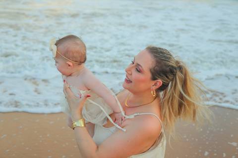 No Iberostar Selection Praia do Forte, a pequena Celine viveu um dia inesquecível com seus pais e familiares. O ensaio capturou o amor, a liberdade e o encanto da infância, com o mar da Bahia como testemunha.'