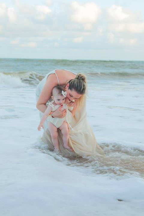 No Iberostar Selection Praia do Forte, a pequena Celine viveu um dia inesquecível com seus pais e familiares. O ensaio capturou o amor, a liberdade e o encanto da infância, com o mar da Bahia como testemunha.'