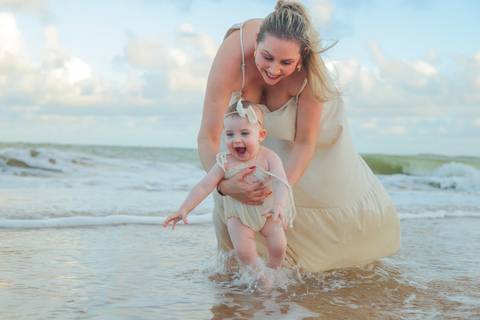 No Iberostar Selection Praia do Forte, a pequena Celine viveu um dia inesquecível com seus pais e familiares. O ensaio capturou o amor, a liberdade e o encanto da infância, com o mar da Bahia como testemunha.'