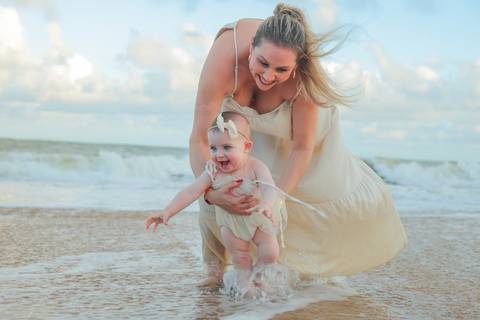 No Iberostar Selection Praia do Forte, a pequena Celine viveu um dia inesquecível com seus pais e familiares. O ensaio capturou o amor, a liberdade e o encanto da infância, com o mar da Bahia como testemunha.'