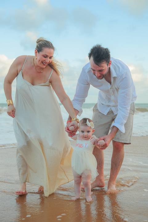 No Iberostar Selection Praia do Forte, a pequena Celine viveu um dia inesquecível com seus pais e familiares. O ensaio capturou o amor, a liberdade e o encanto da infância, com o mar da Bahia como testemunha.'