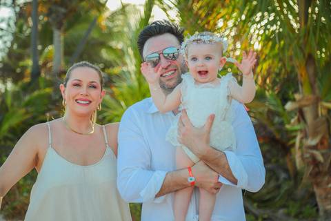 Pequenos passos na areia, grandes lembranças em família. O ensaio de 1 aninho da Celine no Iberostar Selection Praia do Forte transbordou amor, leveza e a energia única desse paraíso no litoral norte da Bahia.'