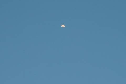 Sob a luz suave do entardecer na Praia do Forte, Celine brincou, correu e se encantou com o mar. Cada imagem carrega a essência da infância e o amor de uma família que escolheu o Iberostar Bahia para viver esse momento.'