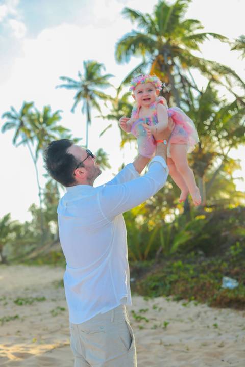 Pequenos passos na areia, grandes lembranças em família. O ensaio de 1 aninho da Celine no Iberostar Selection Praia do Forte transbordou amor, leveza e a energia única desse paraíso no litoral norte da Bahia.'