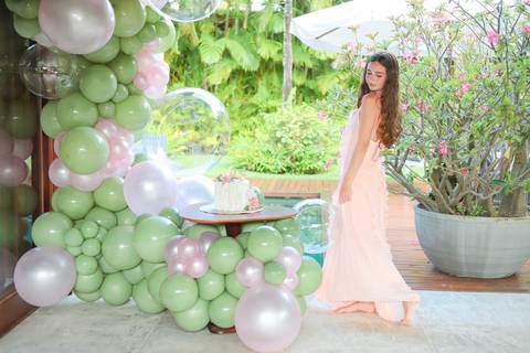 ensaio 15 anos na praia, fotógrafo Praia do Forte, fotos ao pôr do sol, fotografia intimista, fotos em família, fotografia emocional, ensaio feminino, fotógrafo profissional Bahia, storytelling fotográfico, álbum impresso, fotografia afetiva'