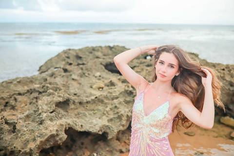 Waldyr Lantyer registrando histórias reais em um dos cenários mais lindos da Bahia.

Fotografar ao entardecer é parte essencial do que fazer em Praia do Forte.'