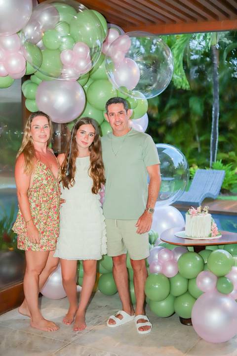 Waldyr Lantyer registrando histórias reais em um dos cenários mais lindos da Bahia.

Fotografar ao entardecer é parte essencial do que fazer em Praia do Forte.'