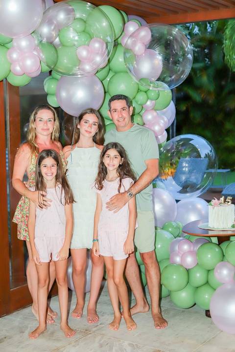 Waldyr Lantyer registrando histórias reais em um dos cenários mais lindos da Bahia.

Fotografar ao entardecer é parte essencial do que fazer em Praia do Forte.'