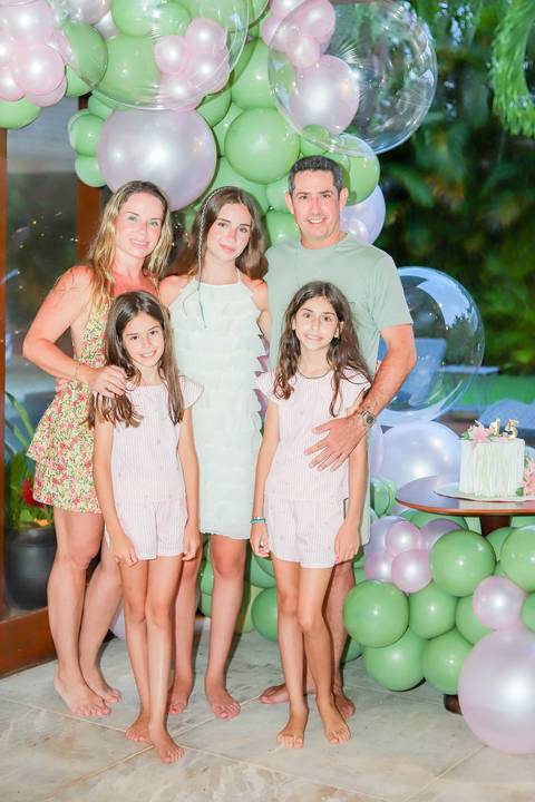 Waldyr Lantyer registrando histórias reais em um dos cenários mais lindos da Bahia.

Fotografar ao entardecer é parte essencial do que fazer em Praia do Forte.'
