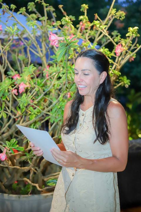 Registrar memórias em família é uma das melhores experiências do que fazer em Praia do Forte.

Fotografia emocional e autoral de 15 anos, por Waldyr Lantyer, à beira-mar.'