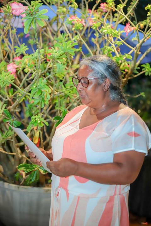 Registrar memórias em família é uma das melhores experiências do que fazer em Praia do Forte.

Fotografia emocional e autoral de 15 anos, por Waldyr Lantyer, à beira-mar.'