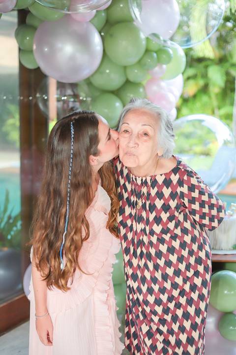 ensaio 15 anos na praia, fotógrafo Praia do Forte, fotos ao pôr do sol, fotografia intimista, fotos em família, fotografia emocional, ensaio feminino, fotógrafo profissional Bahia, storytelling fotográfico, álbum impresso, fotografia afetiva'