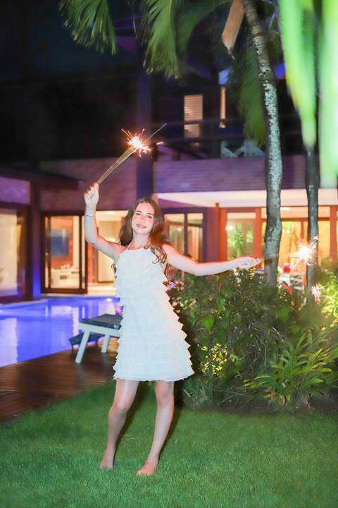 Fotos ao pôr do sol na Praia do Forte, um dos momentos mais especiais do que fazer no destino.

Ensaio de debutante com espontaneidade e sentimento, assinado por Waldyr Lantyer.'