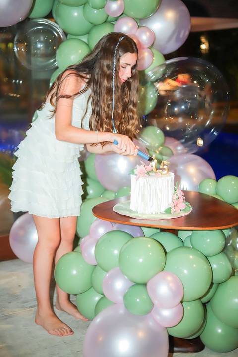 Fotos ao pôr do sol na Praia do Forte, um dos momentos mais especiais do que fazer no destino.

Ensaio de debutante com espontaneidade e sentimento, assinado por Waldyr Lantyer. FOTO DE PRAIA DO FORTE BAHIA'