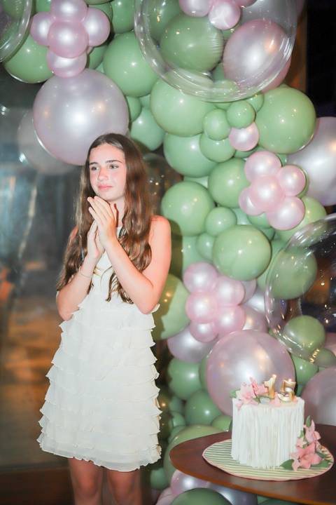 Fotos ao pôr do sol na Praia do Forte, um dos momentos mais especiais do que fazer no destino.

Ensaio de debutante com espontaneidade e sentimento, assinado por Waldyr Lantyer. FOTO DE PRAIA DO FORTE BAHIA'