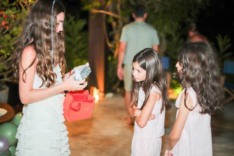 Fotos ao pôr do sol na Praia do Forte, um dos momentos mais especiais do que fazer no destino.

Ensaio de debutante com espontaneidade e sentimento, assinado por Waldyr Lantyer. FOTO DE PRAIA DO FORTE BAHIA - FOTOGRFIA DE PRAIA DO FORTE BA'