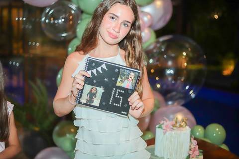Fotos ao pôr do sol na Praia do Forte, um dos momentos mais especiais do que fazer no destino.

Ensaio de debutante com espontaneidade e sentimento, assinado por Waldyr Lantyer. FOTO DE PRAIA DO FORTE BAHIA - FOTOGRFIA DE PRAIA DO FORTE BA'