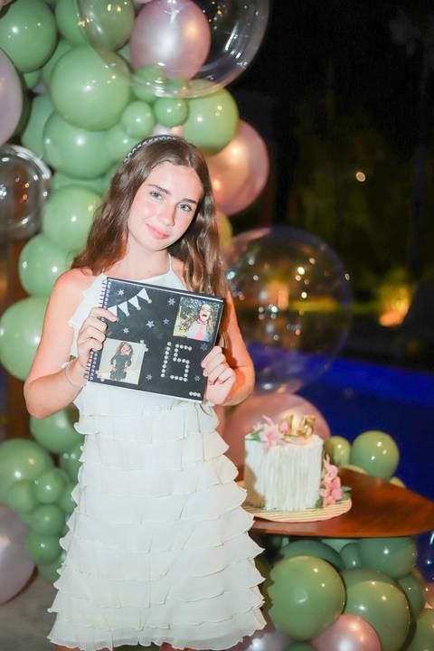 Fotos ao pôr do sol na Praia do Forte, um dos momentos mais especiais do que fazer no destino.

Ensaio de debutante com espontaneidade e sentimento, assinado por Waldyr Lantyer. FOTO DE PRAIA DO FORTE BAHIA - FOTOGRFIA DE PRAIA DO FORTE BA'