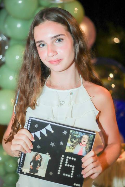 Fotos ao pôr do sol na Praia do Forte, um dos momentos mais especiais do que fazer no destino.

Ensaio de debutante com espontaneidade e sentimento, assinado por Waldyr Lantyer. FOTO DE PRAIA DO FORTE BAHIA - FOTOGRFIA DE PRAIA DO FORTE BA'