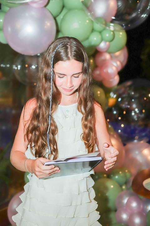 Fotos ao pôr do sol na Praia do Forte, um dos momentos mais especiais do que fazer no destino.

Ensaio de debutante com espontaneidade e sentimento, assinado por Waldyr Lantyer. FOTO DE PRAIA DO FORTE BAHIA - FOTOGRFIA DE PRAIA DO FORTE BA'