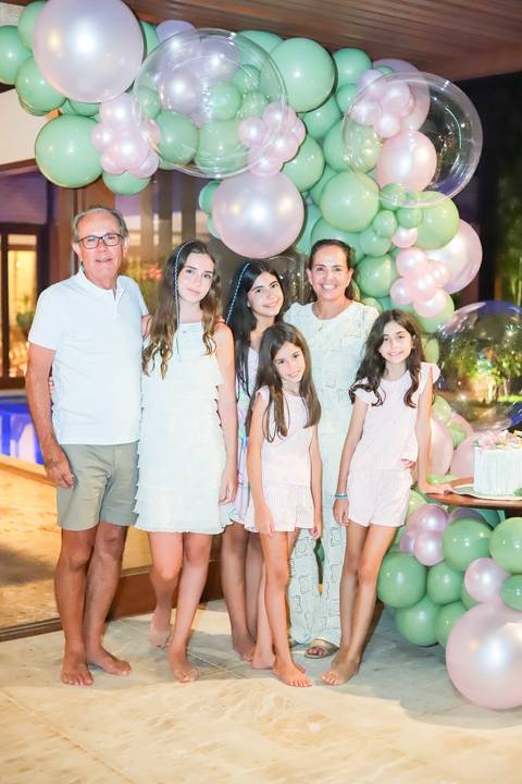 Fotos ao pôr do sol na Praia do Forte, um dos momentos mais especiais do que fazer no destino.

Ensaio de debutante com espontaneidade e sentimento, assinado por Waldyr Lantyer. FOTO DE PRAIA DO FORTE BAHIA - FOTOGRFIA DE PRAIA DO FORTE BA'