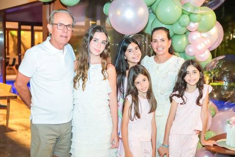 Fotos ao pôr do sol na Praia do Forte, um dos momentos mais especiais do que fazer no destino.

Ensaio de debutante com espontaneidade e sentimento, assinado por Waldyr Lantyer. FOTO DE PRAIA DO FORTE BAHIA - FOTOGRFIA DE PRAIA DO FORTE BA'