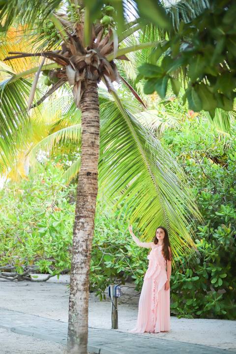 ensaio 15 anos na praia, fotógrafo Praia do Forte, fotos ao pôr do sol, fotografia intimista, fotos em família, fotografia emocional, ensaio feminino, fotógrafo profissional Bahia, storytelling fotográfico, álbum impresso, fotografia afetiva'