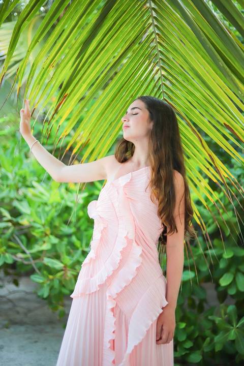 ensaio 15 anos na praia, fotógrafo Praia do Forte, fotos ao pôr do sol, fotografia intimista, fotos em família, fotografia emocional, ensaio feminino, fotógrafo profissional Bahia, storytelling fotográfico, álbum impresso, fotografia afetiva'