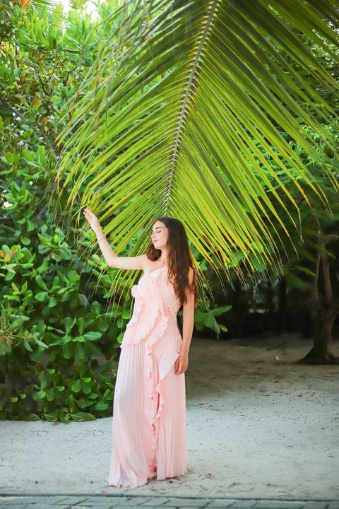 ensaio 15 anos na praia, fotógrafo Praia do Forte, fotos ao pôr do sol, fotografia intimista, fotos em família, fotografia emocional, ensaio feminino, fotógrafo profissional Bahia, storytelling fotográfico, álbum impresso, fotografia afetiva'