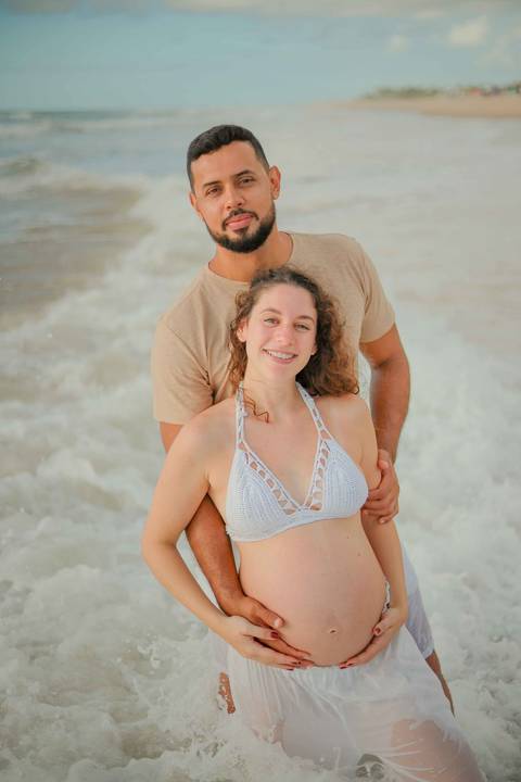 Foto de Praia do Forte Bahia. O que fazer em Praia do Forte Bahia. Fotógrafo de gestante em Imbassaí, especializado em ensaios de gravidez com luz natural no litoral norte da Bahia.'