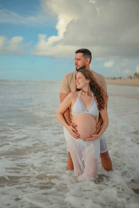 Foto de Praia do Forte Bahia. O que fazer em Praia do Forte Bahia. Fotógrafo de gestante em Imbassaí, especializado em ensaios de gravidez com luz natural no litoral norte da Bahia.'
