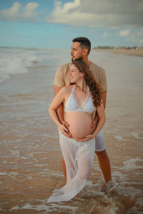 Foto de Praia do Forte Bahia. O que fazer em Praia do Forte Bahia. Fotógrafo de gestante em Imbassaí, especializado em ensaios de gravidez com luz natural no litoral norte da Bahia.'