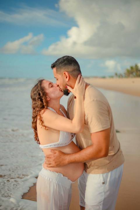 Foto de Praia do Forte Bahia. O que fazer em Praia do Forte Bahia. Ensaio gestacional em destino paradisíaco na Bahia: Imbassaí, ideal para registrar a gravidez com paisagem natural.'
