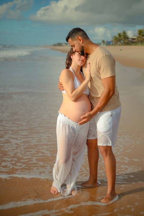 Foto de Praia do Forte Bahia. O que fazer em Praia do Forte Bahia. Ensaio gestacional em destino paradisíaco na Bahia: Imbassaí, ideal para registrar a gravidez com paisagem natural.'