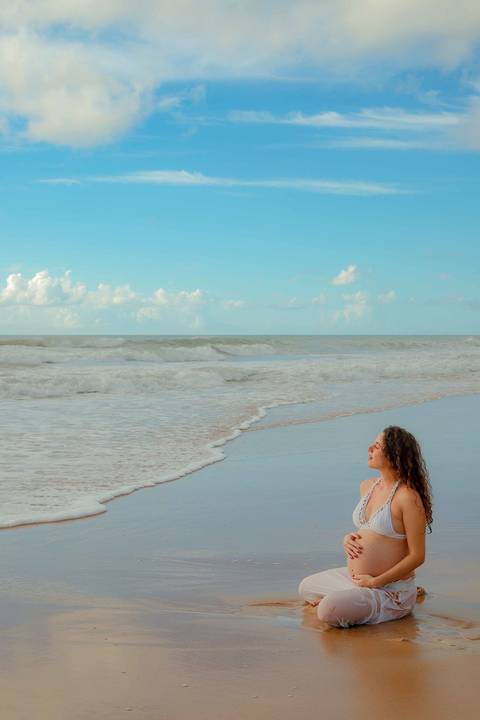 Foto de Praia do Forte Bahia. O que fazer em Praia do Forte Bahia. Ensaio gestacional em destino paradisíaco na Bahia: Imbassaí, ideal para registrar a gravidez com paisagem natural.'