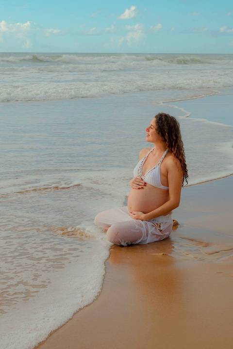 Foto de Praia do Forte Bahia. O que fazer em Praia do Forte Bahia. Ensaio gestacional em destino paradisíaco na Bahia: Imbassaí, ideal para registrar a gravidez com paisagem natural.'