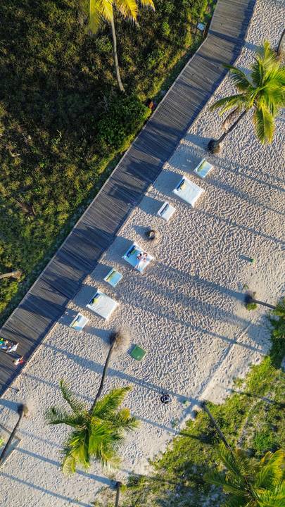 Finalizando o dia com a alma lavada e o cartão cheio de amor. À espera de Clara, registramos o renascimento da família de Nayara e Gabriel no pôr do sol. #FotografoGestante #GrandPalladium #Imbassai #PraiaDoForte #Bahia #WaldyrLantyerSEO'