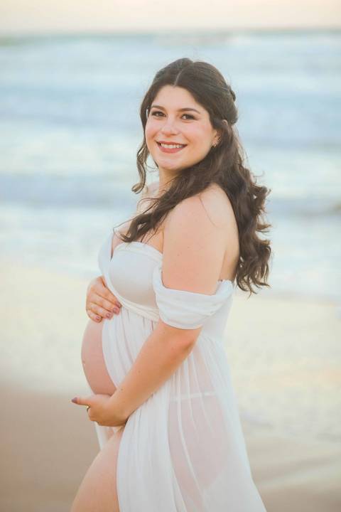 Nada supera a emoção de um ensaio fotográfico no Litoral Norte da Bahia. Nayara e Gabriel vivem a esperança da Clara em um cenário de tirar o fôlego em Imbassaí. #FotografoNaBahia #EnsaioCasalGestante #GrandPalladium #BookMaternidade #LuzRosaCeu'
