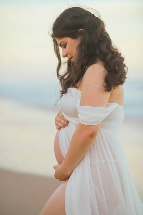 Nada supera a emoção de um ensaio fotográfico no Litoral Norte da Bahia. Nayara e Gabriel vivem a esperança da Clara em um cenário de tirar o fôlego em Imbassaí. #FotografoNaBahia #EnsaioCasalGestante #GrandPalladium #BookMaternidade #LuzRosaCeu'