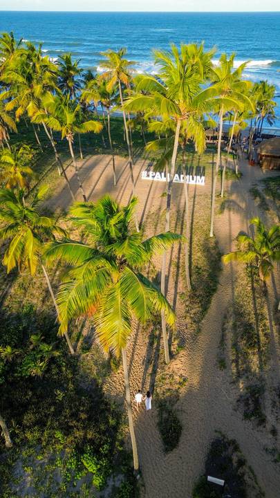 O que vestir e como posar no seu ensaio gestante na Bahia? A Nayara escolheu a simplicidade e o resultado no Grand Palladium Imbassaí foi pura poesia visual. #DicasDeFotografia #EnsaioGestante #PraiaDoForte #CeuRosa #Imbassai #WaldyrLantyerBA'