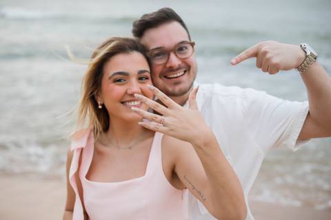 Cada fotografia preserva a emoção genuína de um pedido de casamento na Bahia, transformando um instante único em uma lembrança eterna. WaldyrLantyer | FotoDePraiaDoForteBA | WeddingDay | ResortIberostar'