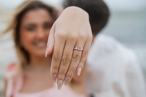 O céu nublado trouxe um clima cinematográfico para este ensaio de pedido de casamento realizado nas praias paradisíacas da Bahia. WaldyrLantyer | FotoDePraiaDoForteBA | WeddingDay | ResortIberostar'