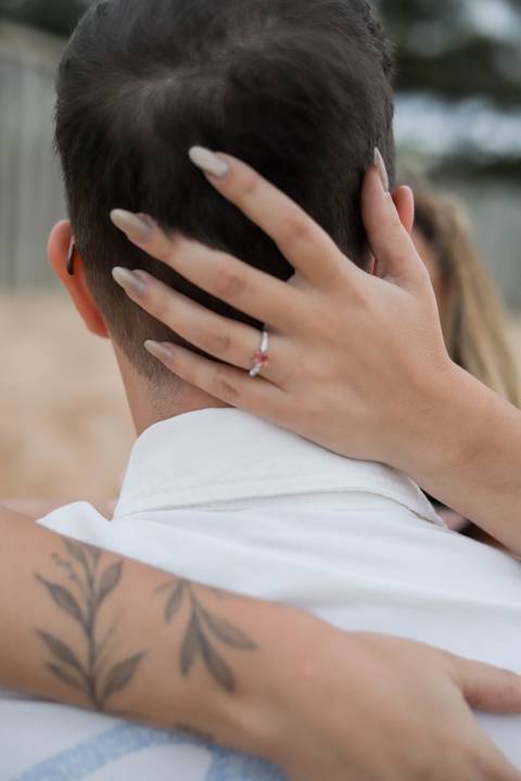 O céu nublado trouxe um clima cinematográfico para este ensaio de pedido de casamento realizado nas praias paradisíacas da Bahia. WaldyrLantyer | FotoDePraiaDoForteBA | WeddingDay | ResortIberostar'