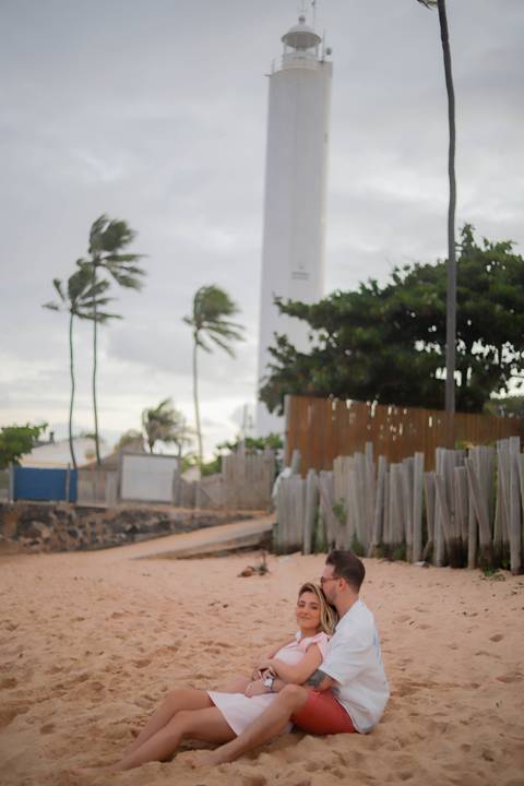 Registrar histórias como esta é o que torna a fotografia tão especial. Um momento verdadeiro vivido na Praia do Forte e eternizado por Waldyr Lantyer. WaldyrLantyer | FotoDePraiaDoForteBA | WeddingDay | ResortIberostar'