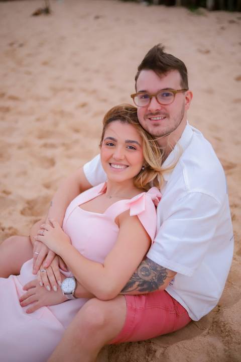 Registrar histórias como esta é o que torna a fotografia tão especial. Um momento verdadeiro vivido na Praia do Forte e eternizado por Waldyr Lantyer. WaldyrLantyer | FotoDePraiaDoForteBA | WeddingDay | ResortIberostar'