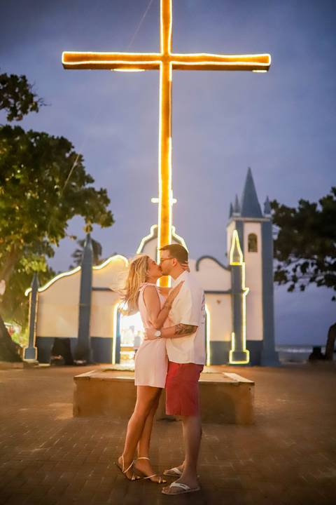 Um pedido de casamento emocionante, cercado pela natureza da Praia do Forte, com o mar ao fundo e um futuro inteiro começando diante das câmeras. WaldyrLantyer | FotoDePraiaDoForteBA | WeddingDay | ResortIberostar'