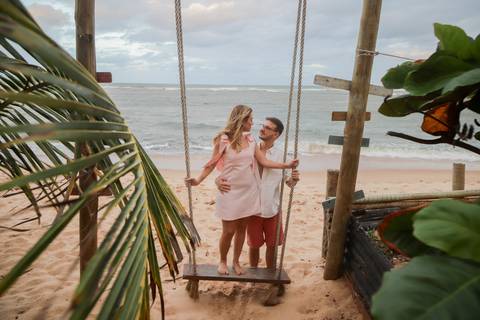 O cenário próximo ao Resort Iberostar ganhou ainda mais beleza com uma história real de amor, emoção e um pedido de casamento cheio de significado. WaldyrLantyer | FotoDePraiaDoForteBA | WeddingDay | ResortIberostar'